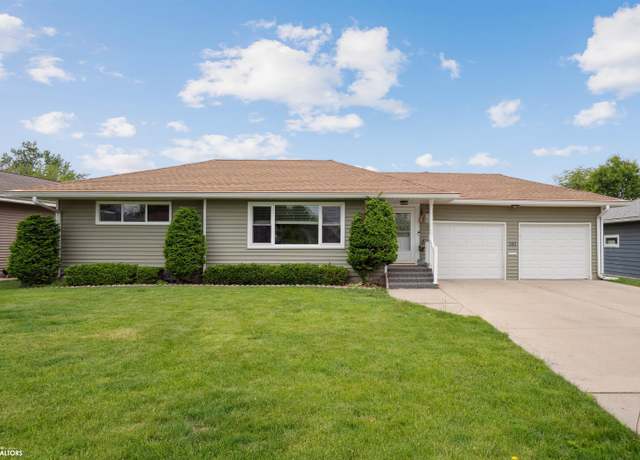 Property at 309 S 12th St, Marshalltown, IA 50158, 3 beds, 2 baths