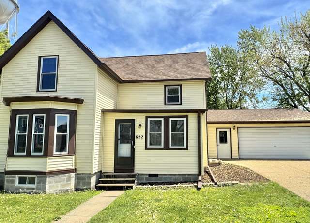 Property at 622 Main St, Grinnell, IA 50112, 2 beds, 2 baths