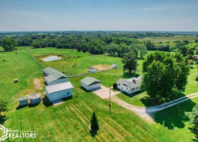 Property at 1404 Lake Rd, Ottumwa, IA 52501, 3 beds, 2 baths