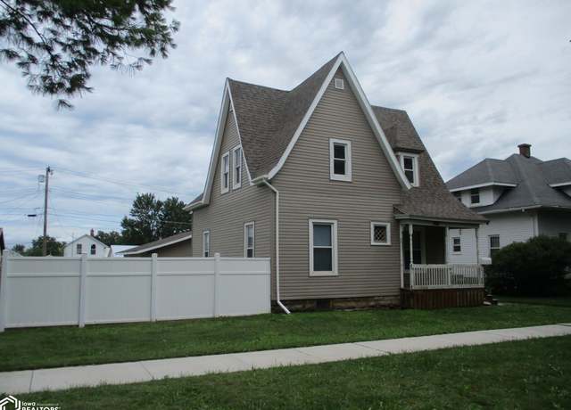 Property at 309 W 6th St, Vinton, IA 52349, 4 beds, 2 baths
