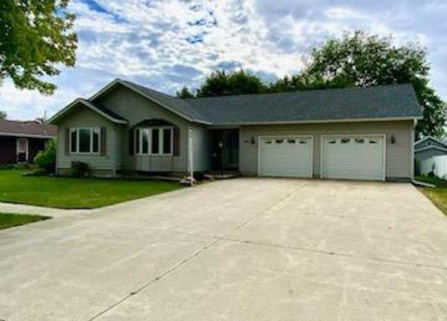 Property at 340 Bush Ave, Garner, IA 50438, 4 beds, 3 baths