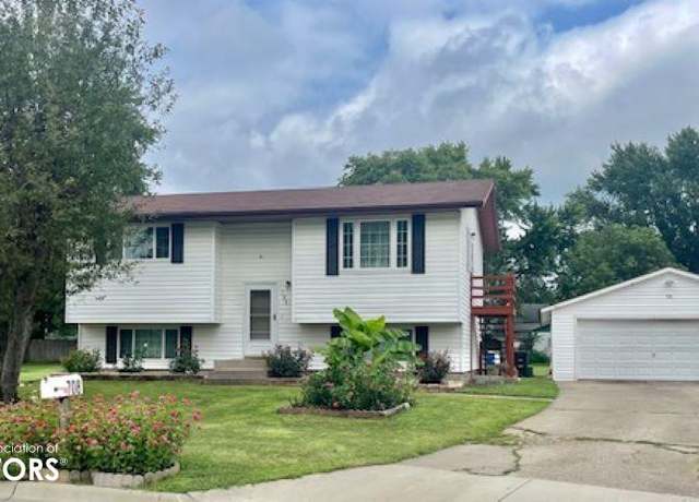 Property at 708 N Bergdahl Ct, Mount Pleasant, IA 52641, 4 beds, 2 baths
