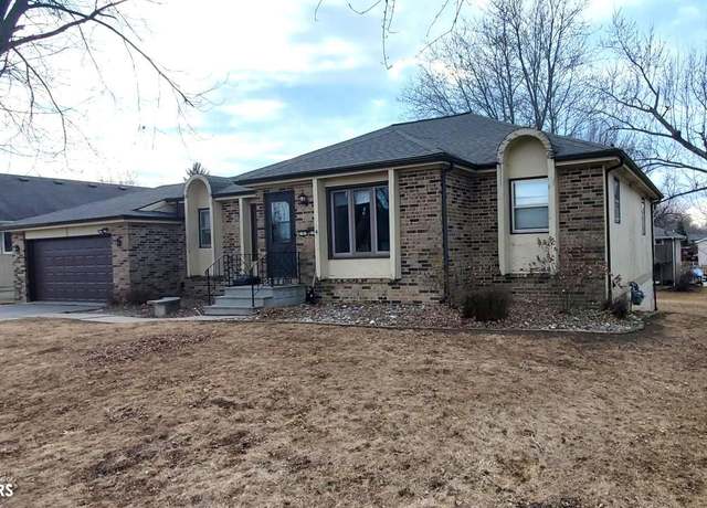 Property at 2307 Maple Blvd, Marshalltown, IA 50158, 4 beds, 3 baths
