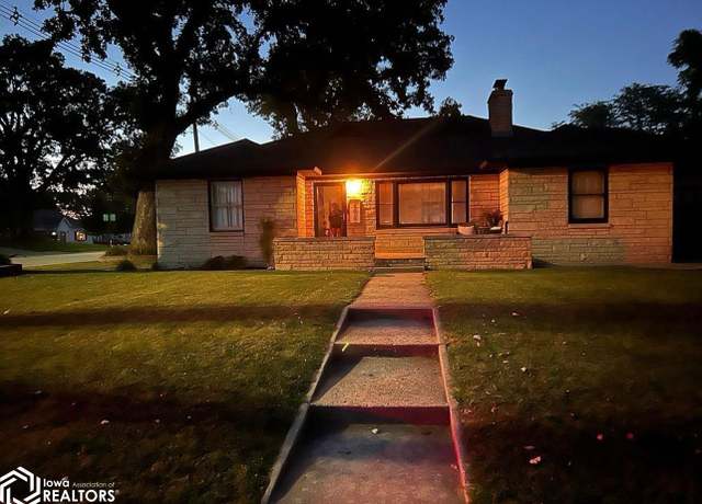 Property at 206 W Russell St, Jefferson, IA 50129, 4 beds, 2 baths