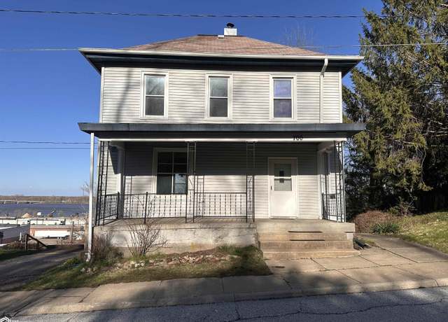 Property at 700 S 3rd St, Burlington, IA 52601, 4 beds, 1 bath
