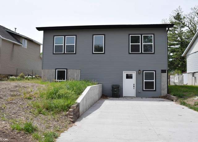 Property at 723 33rd St, Fort Madison, IA 52627, 3 beds, 2.5 baths
