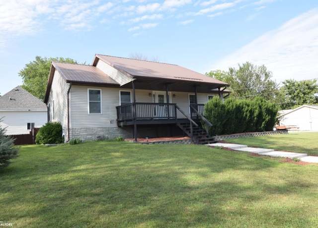 Property at 219 8th Ave SE, Clarion, IA 50525, 3 beds, 2.5 baths