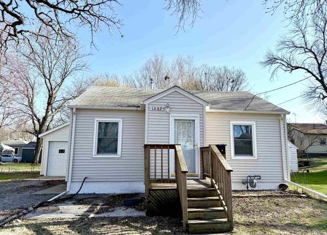 Property at 1007 9th Ave N, Clear Lake, IA 50428, 2 beds, 1 bath