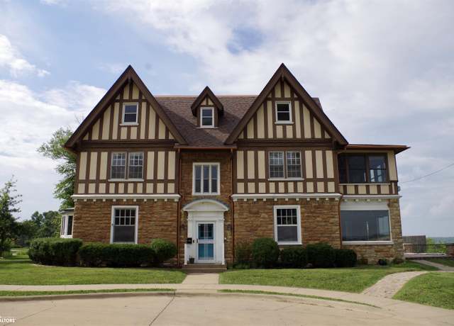 Property at 901 Grand Ave, Keokuk, IA 52632, 6 beds, 5 baths