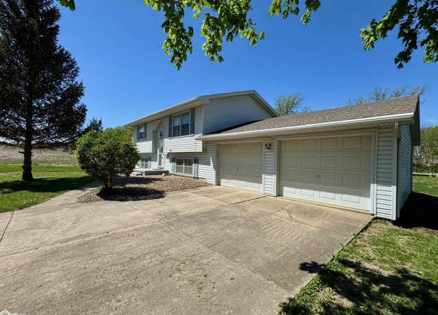 Property at 1102 Cherry Hills Dr, Shenandoah, IA 51601, 4 beds, 2 baths