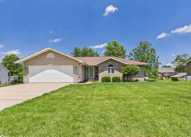 Property at 605 21st Ave W, Oskaloosa, IA 52577, 4 beds, 3 baths