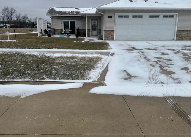 Property at 201 E Lincoln Ave Ave, Fairfield, IA 52556, 2 beds, 2 baths