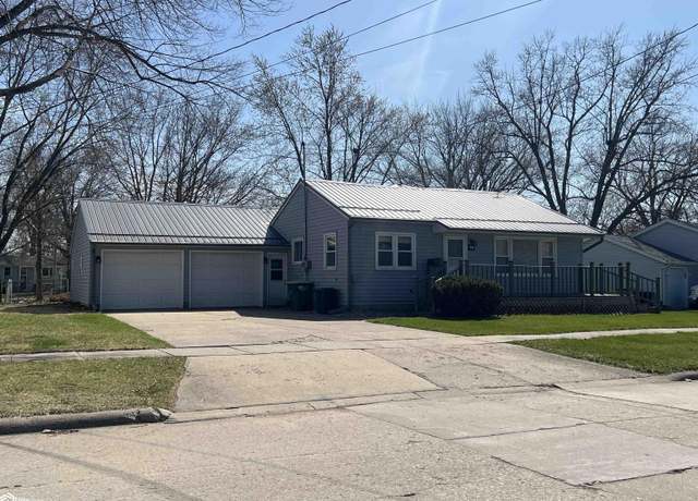 Property at 704 W Fillmore Ave, Fairfield, IA 52556, 4 beds, 2 baths