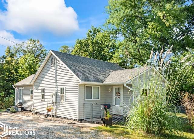 Property at 104 S Railroad, Bloomfield, IA 52537, 3 beds, 1 bath