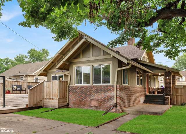 Property at 4500 Hickman Rd, Des Moines, IA 50310, 4 beds, 2 baths