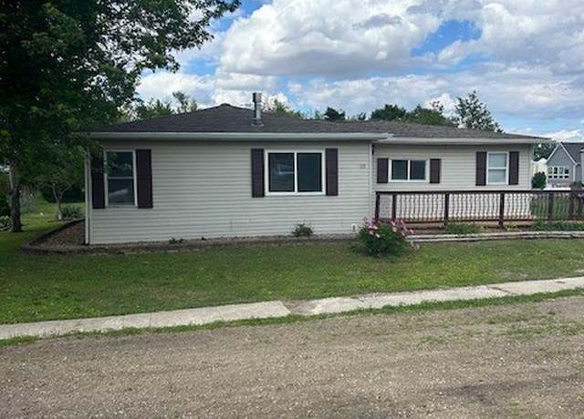 Property at 115 W 2nd St, Gladbrook, IA 50635, 3 beds, 2 baths