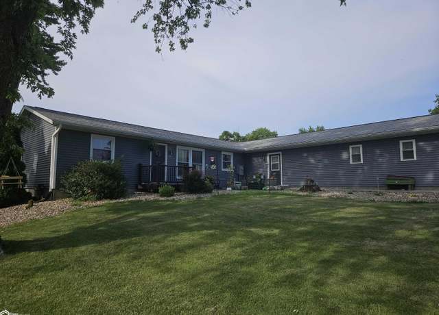 Property at 1025 Wabash Ave, Carthage, IL 62321, 3 beds, 2 baths