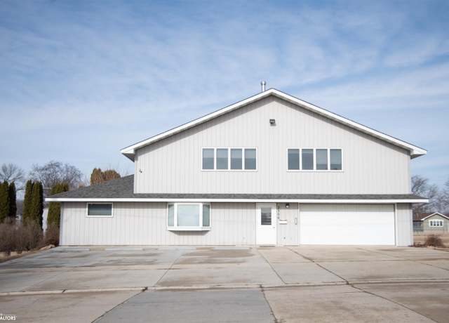 Property at 2306 3rd Ave S, Clear Lake, IA 50428, 9 beds, 3 baths