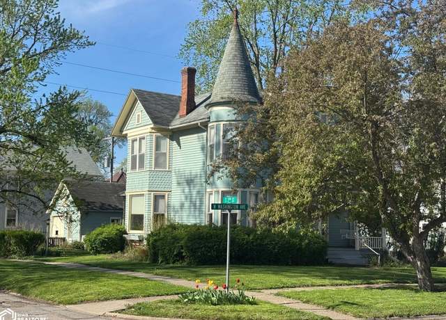 Property at 300 W Washington Ave, Fairfield, IA 52556, 4 beds, 2 baths