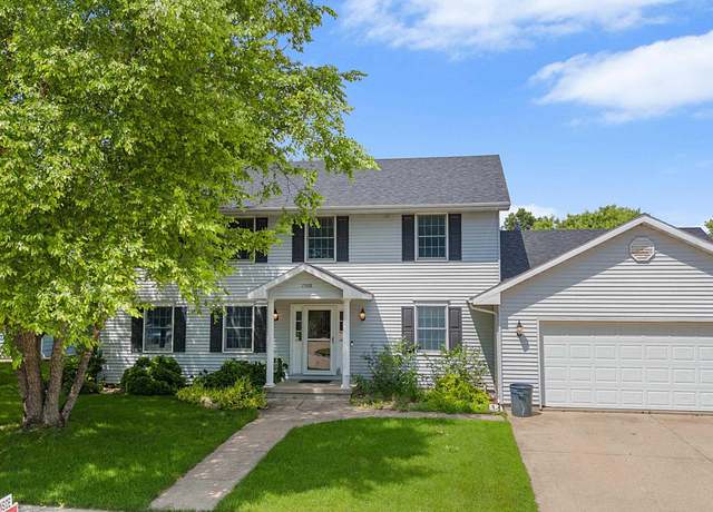 Property at 1508 Emerald Ct Ct, Mason City, IA 50401, 5 beds, 3.5 baths
