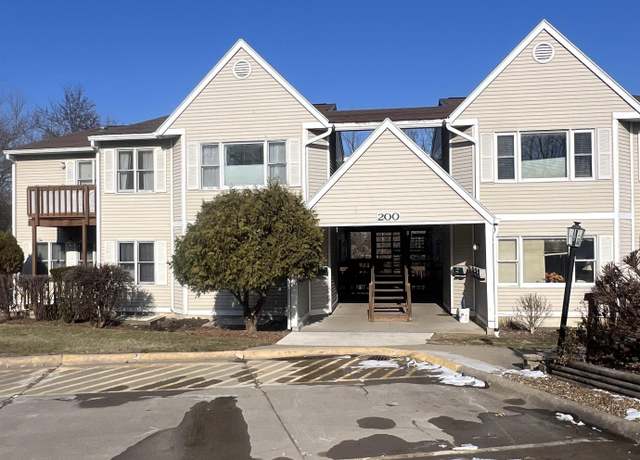Property at 701 E Lowe Ave #211, Fairfield, IA 52556, 4 beds, 2 baths