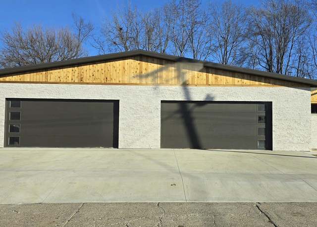 Property at 328 N 6th St, Oskaloosa, IA 52577, 2 beds, 2 baths
