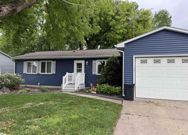 Property at 1020 N 7th St W, Clear Lake, IA 50428, 2 beds, 1.5 baths