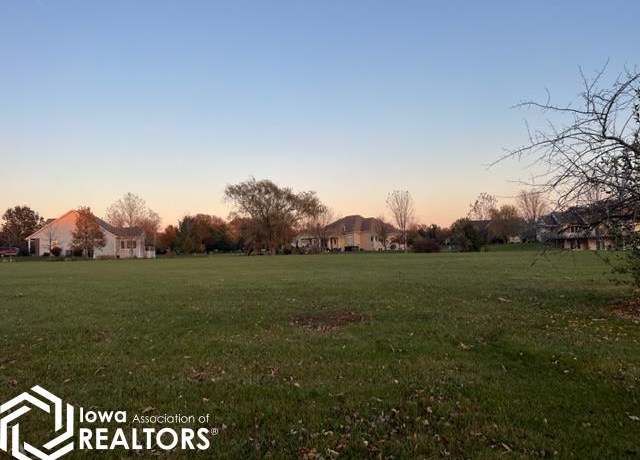 Property at 32 Pinehurst Cir, Ottumwa, IA 52501