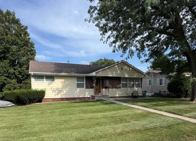 Property at 1007 N Maple St, Creston, IA 50801, 3 beds, 2 baths
