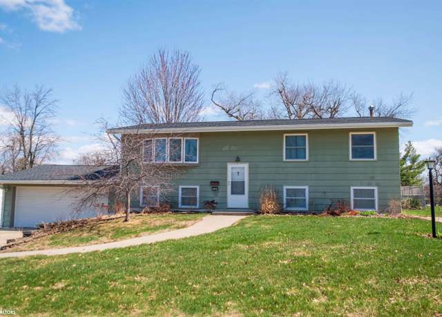 Property at 2104 S 5th St, Marshalltown, IA 50158, 4 beds, 2 baths