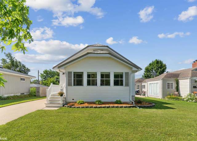 Property at 1312 Ave C, Fort Madison, IA 52627, 3 beds, 1 bath