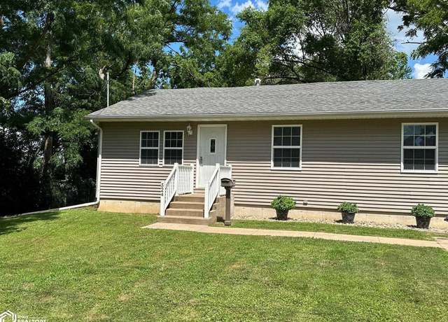 Property at 524 N Plane St, Burlington, IA 52601, 3 beds, 1 bath
