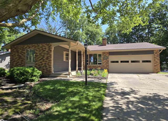 Property at 2020 Edgewood Dr, Webster City, IA 50595, 3 beds, 2 baths