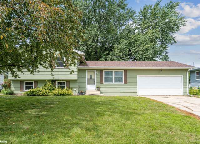Property at 1203 S 4th St, Marshalltown, IA 50158, 3 beds, 2 baths