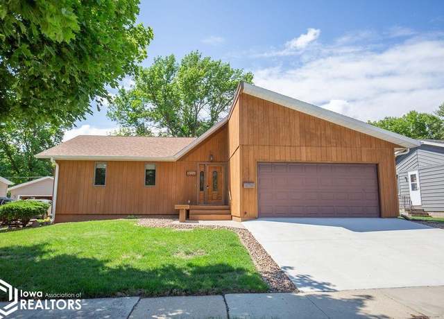Property at 1302 E Linden St, Algona, IA 50511, 2 beds, 2 baths