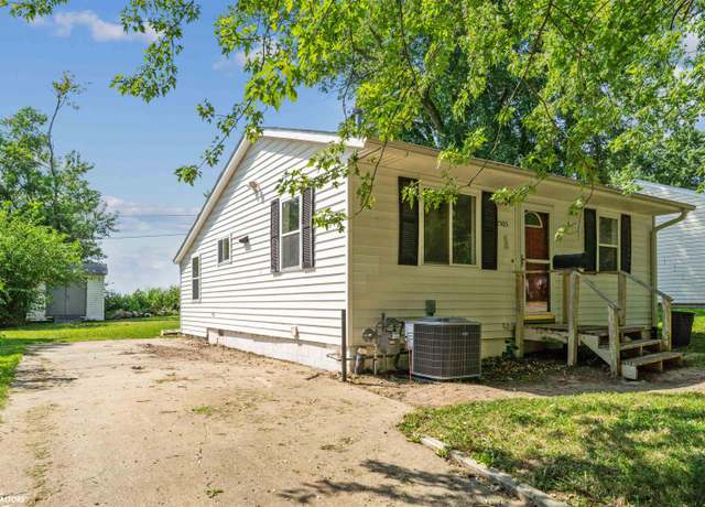 Property at 2505 S 8th Ave E, Newton, IA 50208, 3 beds, 2 baths