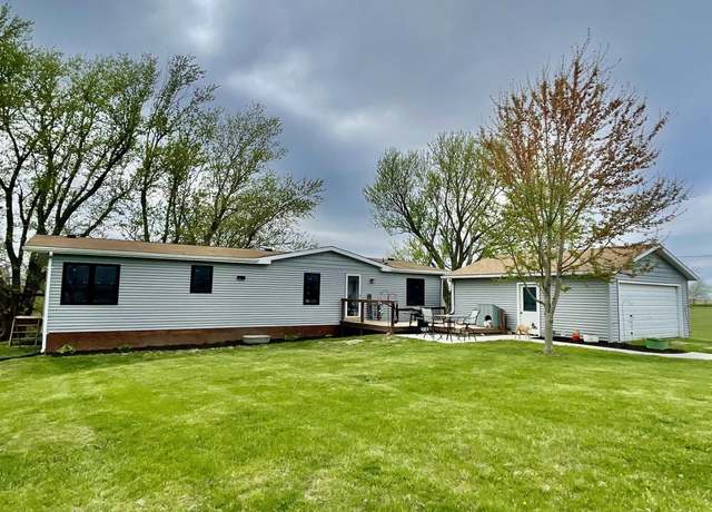 Property at 49179 270th Ave, Chariton, IA 50049, 3 beds, 2 baths