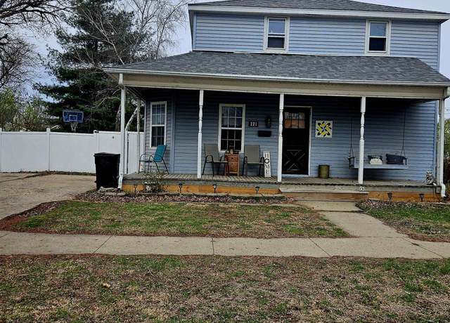 Property at 221 S Ward St, Ottumwa, IA 52501, 4 beds, 1 bath