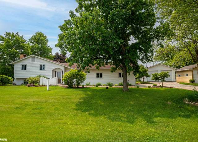 Property at 106 College View Ln, Marshalltown, IA 50158, 3 beds, 2 baths
