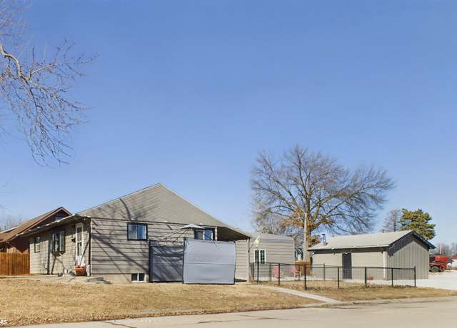 Property at 1703 Des Moines St, Keokuk, IA 52632, 2 beds, 2.5 baths