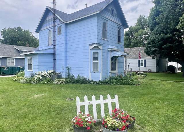 Property at 29 4th St N, Humboldt, IA 50548, 4 beds, 2 baths