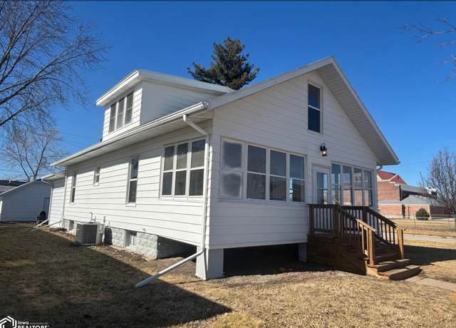 Property at 1101 22nd St, Fort Madison, IA 52627, 3 beds, 2 baths