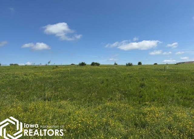 Property at 1991 Sunrise Cir, Fairfield, IA 52556