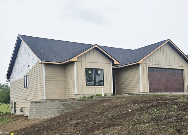 Property at 505 18th Ave E, Oskaloosa, IA 52577, 3 beds, 2 baths
