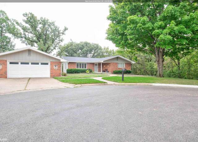 Property at 810 Oak Hill Dr, Humboldt, IA 50548, 4 beds, 3 baths