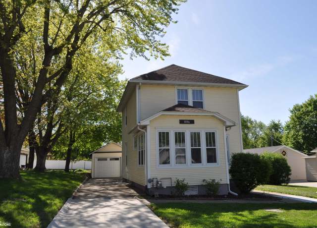 Property at 1036 N Crawford St, Carroll, IA 51401, 3 beds, 2.5 baths