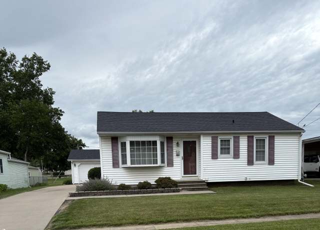 Property at 213 Lynwood Ave, Ottumwa, IA 52501, 3 beds, 2 baths