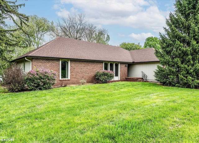 Property at 2 Country Club Ln, Shenandoah, IA 51601, 3 beds, 3 baths