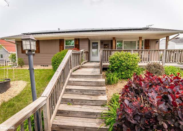 Property at 8 S 14th St, Marshalltown, IA 50158, 3 beds, 2 baths