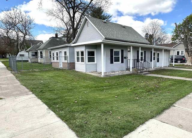 Property at 803 Oak St, Iowa Falls, IA 50126, 2 beds, 1 bath